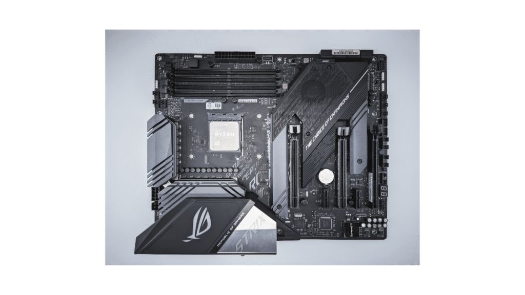 Carte mère ASUS ROG STRIX B650-A GAMING WIFI avec slots RAM, ports PCIe et design performant.